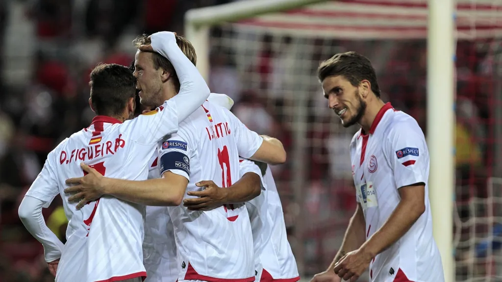 Slavící fotbalisté Sevilly 