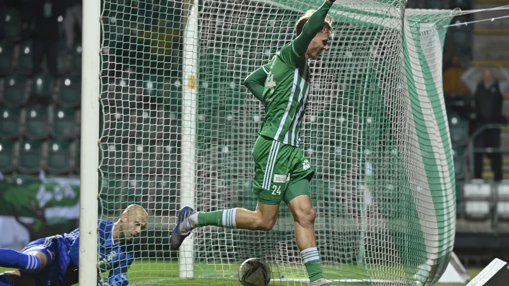 David Puškáč z Bohemians 1905 oslavuje gól