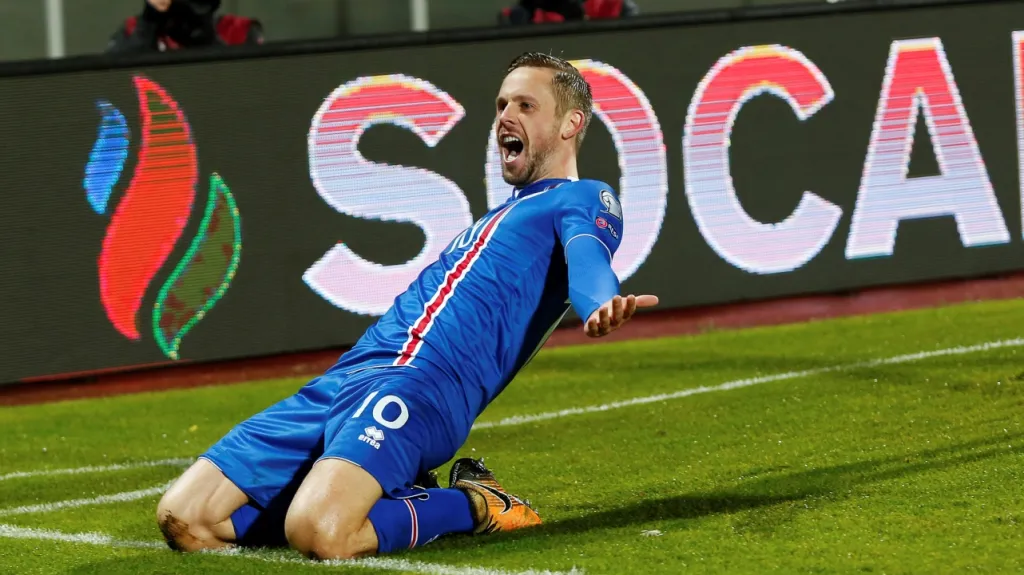 Gylfi Sigurdsson z Islandu oslavuje gól