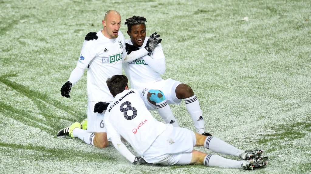 Slavící fotbalisté Karviné