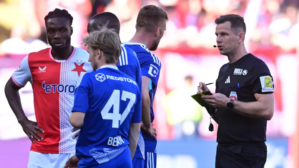 Rozhodčí Stanislav Volek v utkání Slavia – Olomouc
