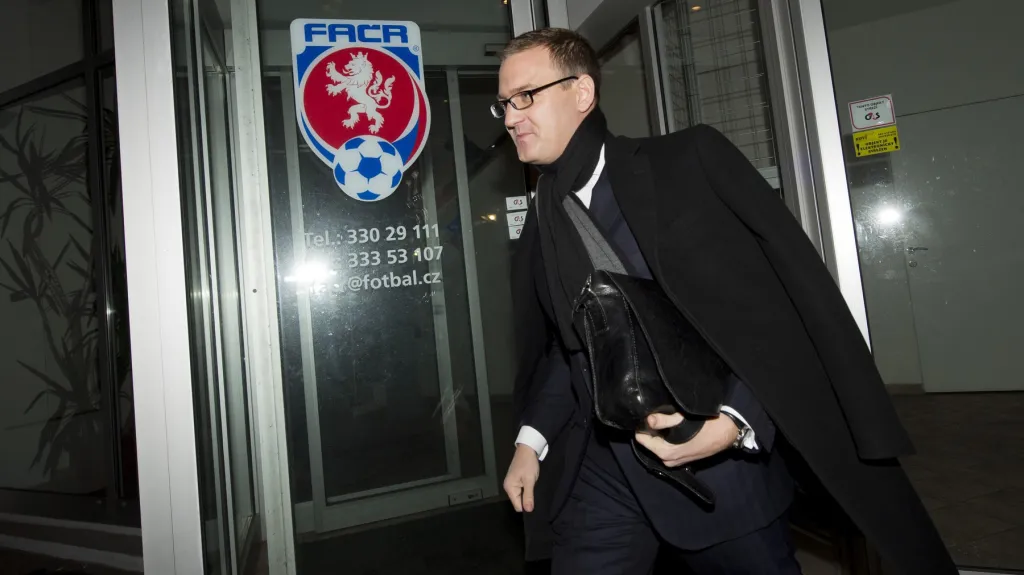 Daniel Křetínský v sídle FAČR