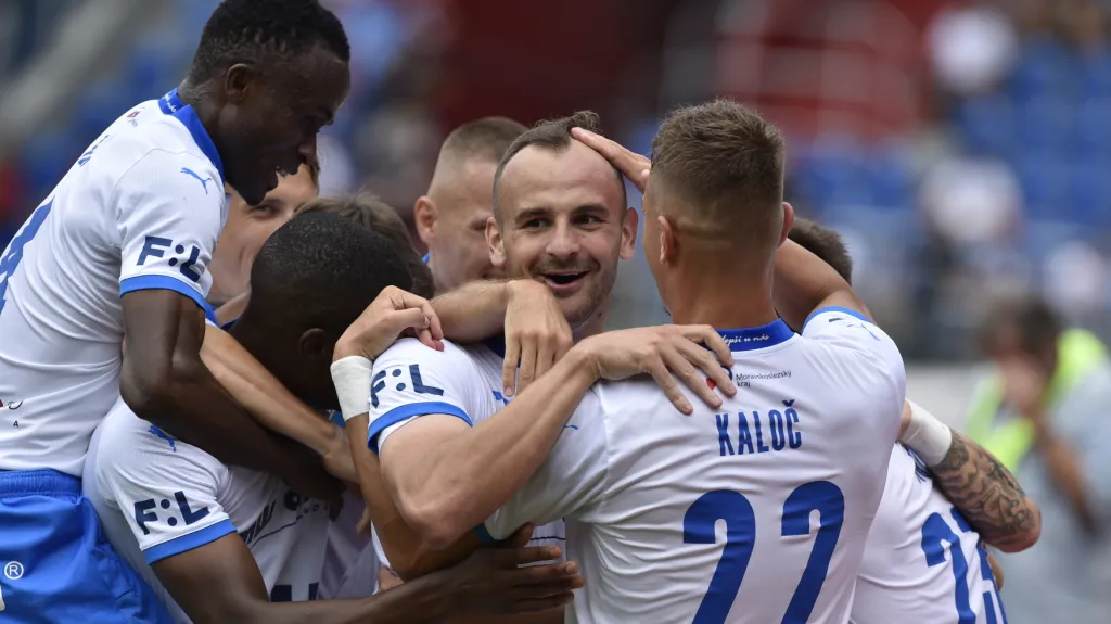 Hráči Baníku Ostrava slaví branku Davida Lischky