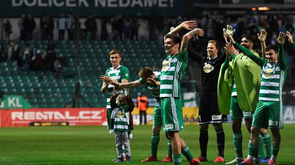 Hráči Bohemians 1905 se radují z postupu do pohárového semifinále