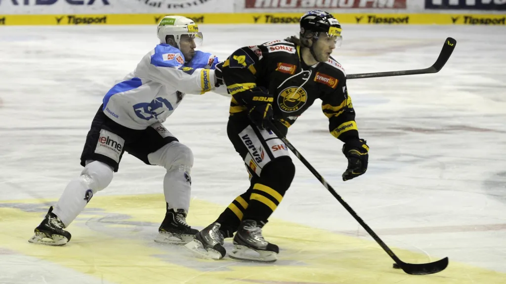 Plzeňský bek David Havíř (vlevo) a Kamil Piroš z Litvínova