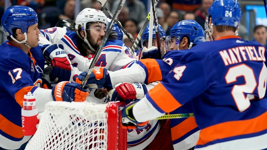 Mika Zibanejad v obležení v newyorském derby s Islanders