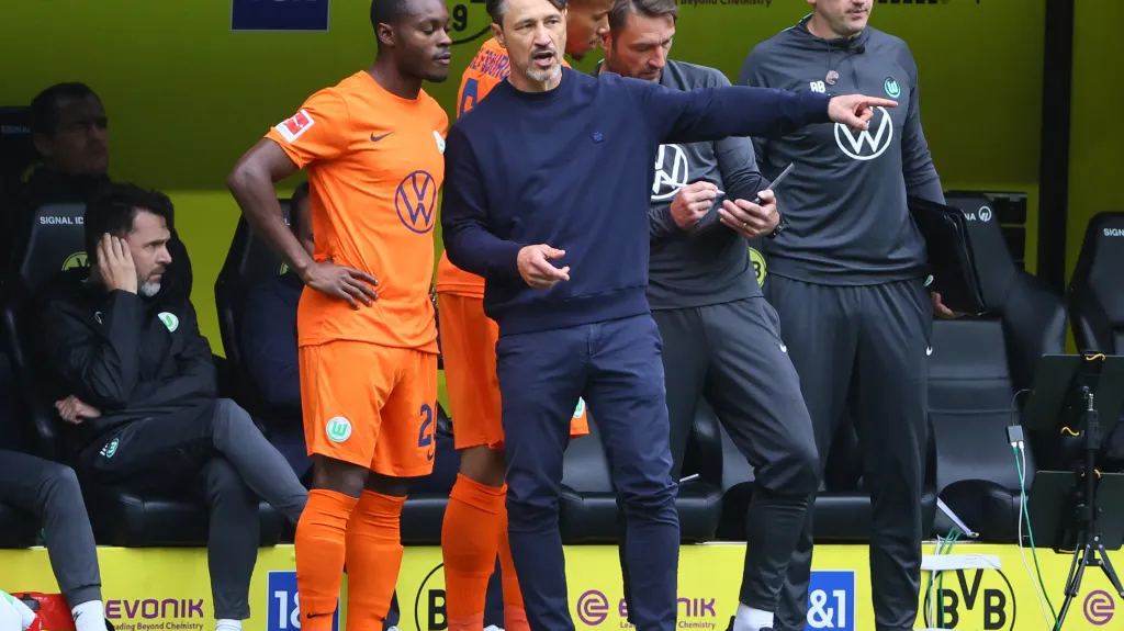 Trenér Niko Kovac předává rady Ridlemu Baku