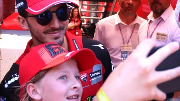 Cenné selfíčko s exmistrem světa královské kubatury MotoGP