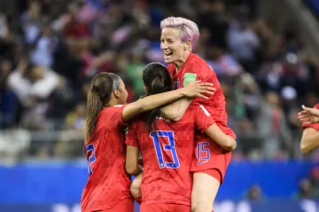 Americké fotbalistky se radují z rekordní výhry na MS