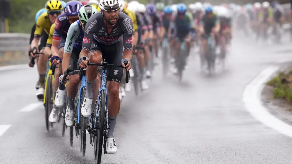 Šestá etapa Gira se jela na mokrém kluzkém povrchu