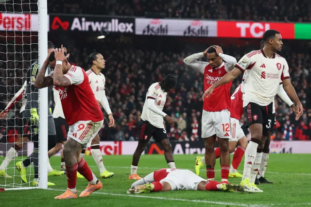 Arsenal podruhé v sezoně doma nevyhrál, dál ale vede o šest bodů