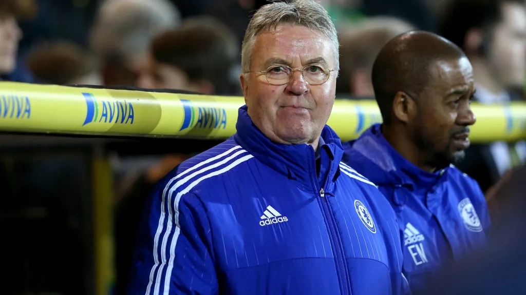 Manažer Chelsea Guus Hiddink