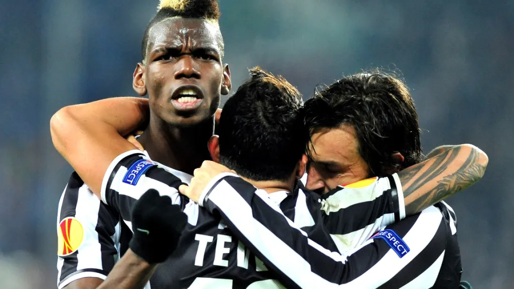 Tahouni Juventus: Zleva Paul Pogba, Carlos Tévez a Andrea Pirlo