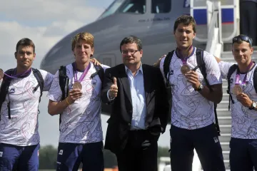 Členové bronzového čtyřkajaku