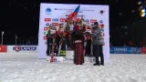 Slavnostní ceremoniál po zlatých smíšených štafetách