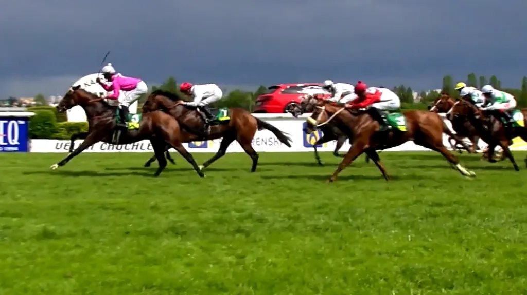 Dramatickou Velkou jarní cenu vyhrál Sir Sun