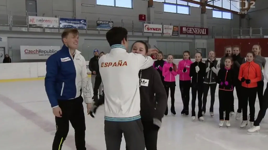 Krasobruslařské hvězdy si zabruslily s dětmi