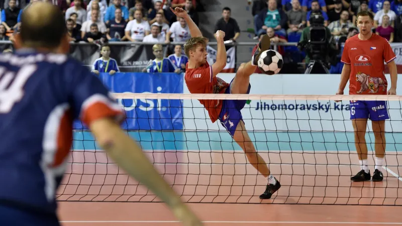 Lukáš Rosenberk na síti ve finále MS v nohejbale