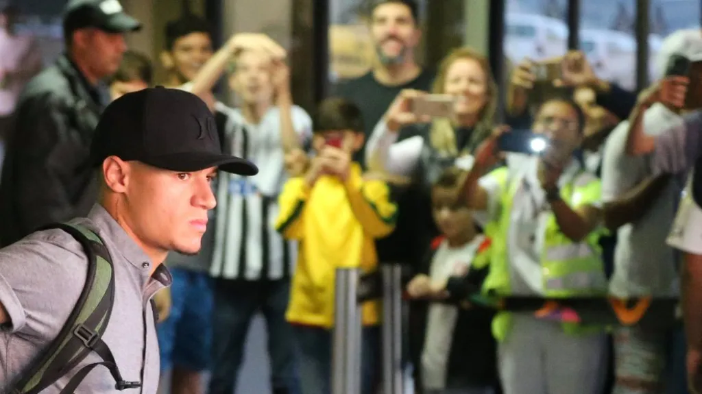 Philippe Coutinho na letišti v Riu