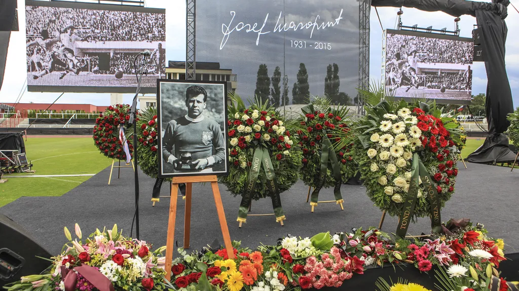 Poslední rozloučení s Josefem Masopustem na Julisce