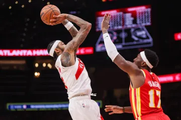 Brandon Ingram z Toronta střílí přes Onyeku Okongwa z Atlanty