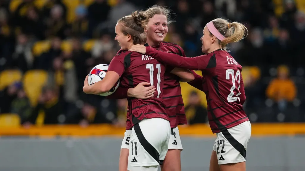 Oslava fotbalistek Sparty po postupu do čtvrtfinále Evropské ligy