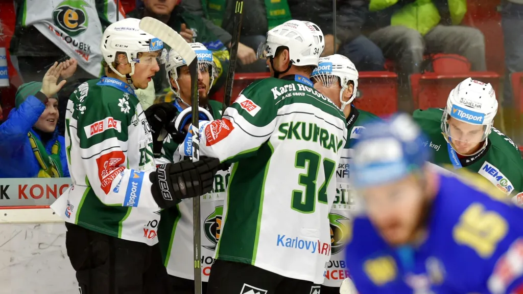 Slavící hokejisté Karlových Varů