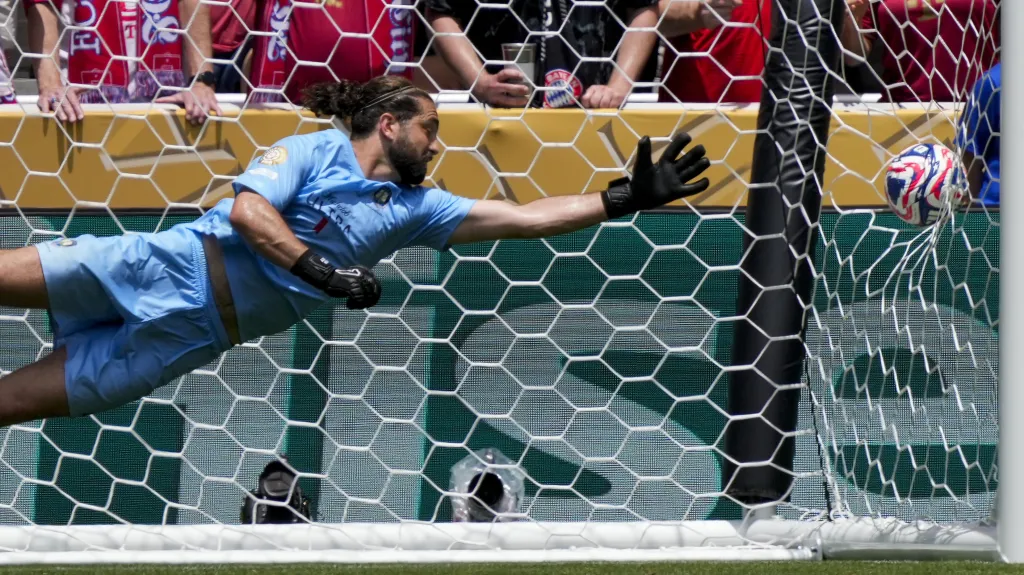 Conor Tracey v brance Aucklandu inkasuje