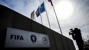 Policie zadržela desítky lidí kvůli korupci a podvodům se sázením