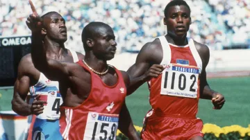 Linford Christie (vlevo), Ben Johnson a Carl Lewis v Soulu 1988
