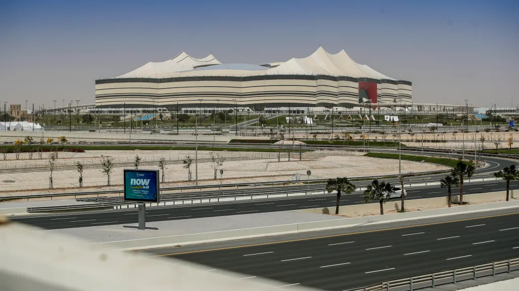 Stadion zahajovacího duelu MS v Kataru Al Bajt 