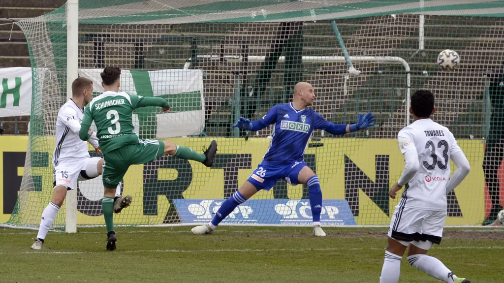 Till Schumacher dává gól Karviné