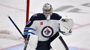 Hellebuyck má Hartovu i Vezinovu trofej