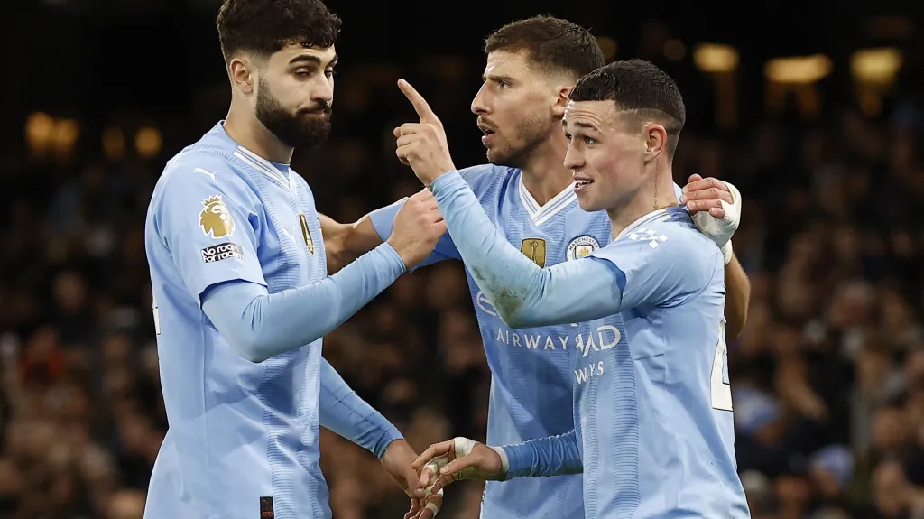 Fotbalisté Manchesteru City slaví gól