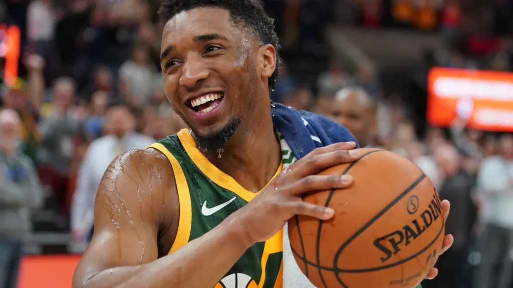 Donovan Mitchell s úsměvem na rtech