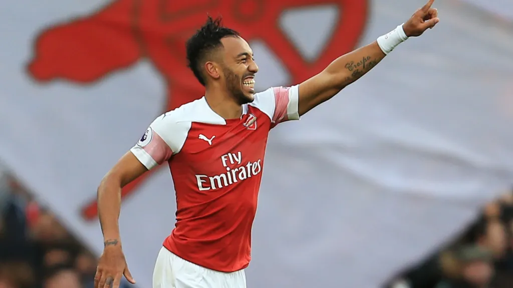 Pierre-Emerick Aubameyang z Arsenalu se raduje z gólu