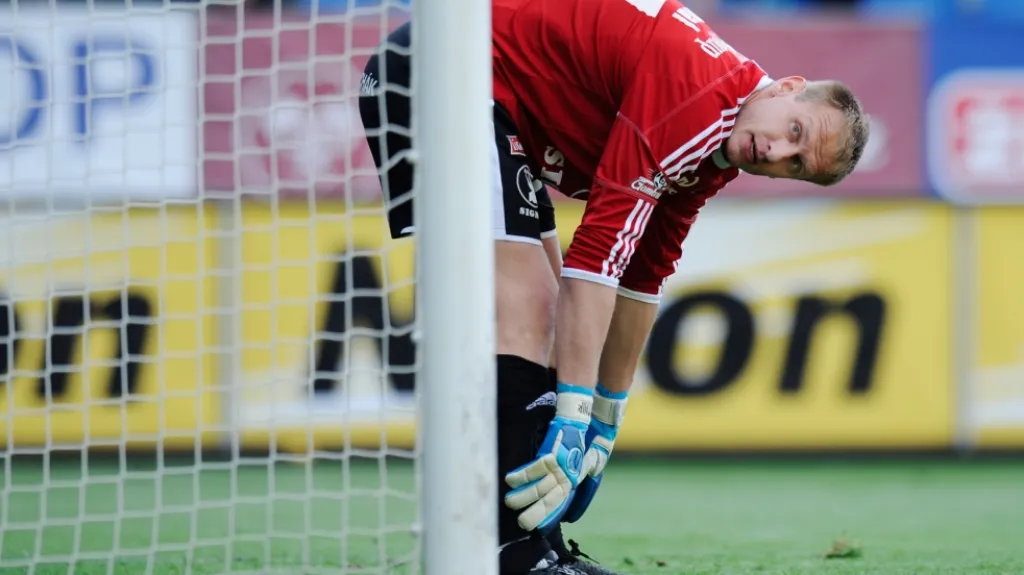 Brankář Zdeněk Zlámal z Olomouce po prvním inkasovaném gólu