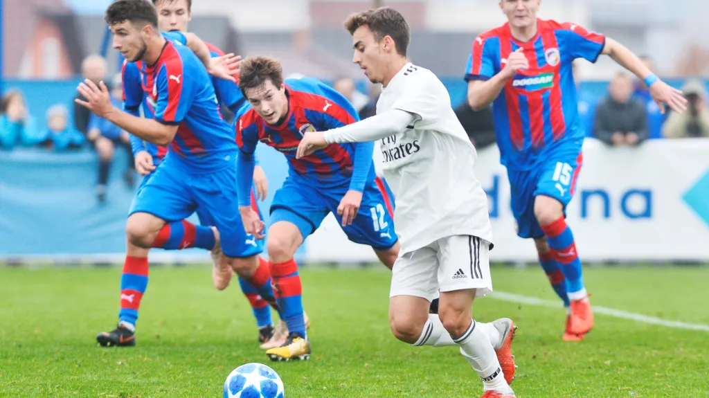 Plzeňští mladící nahání Albertka z devatenáctky Realu Madrid