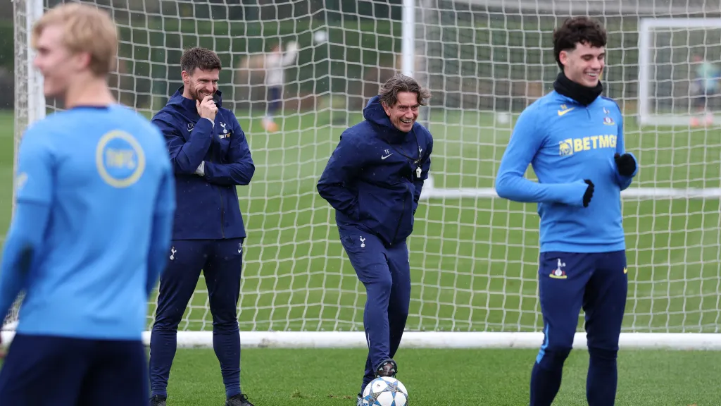 Trenér Thomas Frank na tréninku Tottenhamu