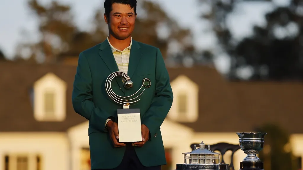 Hideki Macujama s trofejí pro vítěze Masters