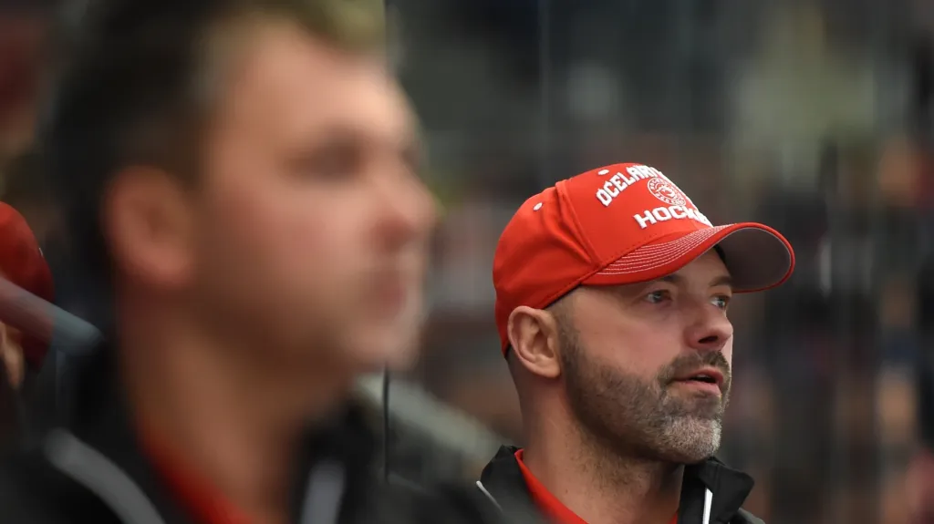 Jiří Dopita na lavičce Třince