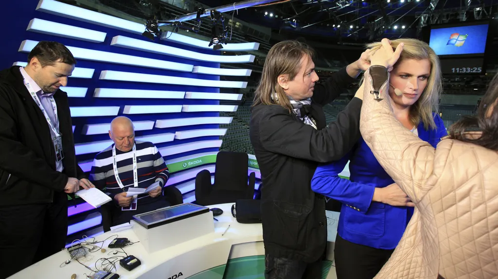 Studio a zázemí ČT v O2 areně před MS v hokeji