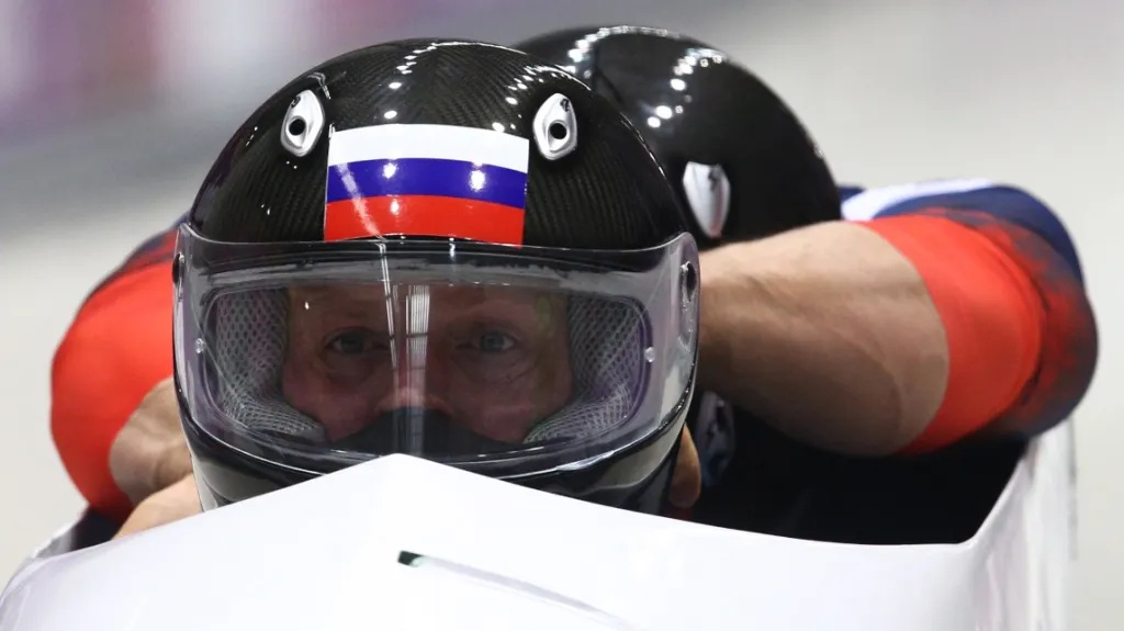 Bobisté Alexandr Zubkov (vpředu) a Alexej Vojevoda