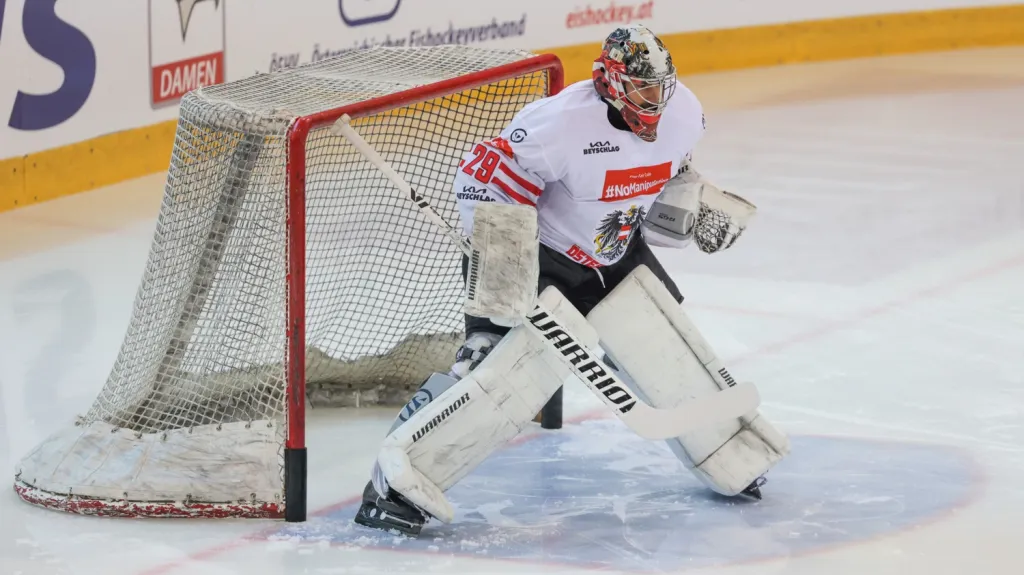 Brankář Rakouska Bernhard Starkbaum