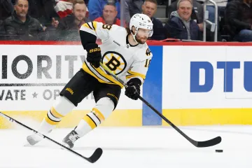 Útočník Bostonu Pavel Zacha