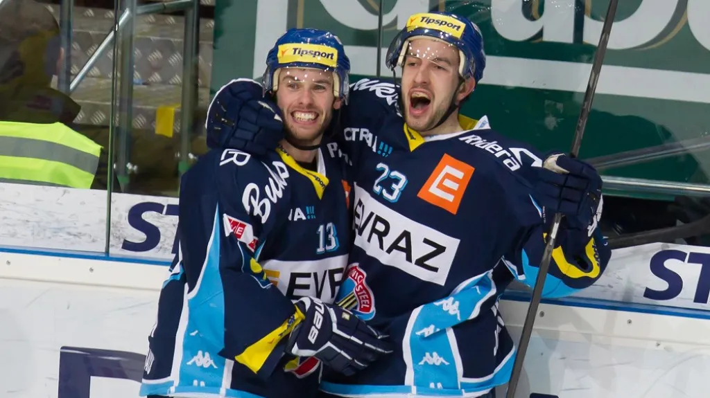 Radost hráčů Vítkovic - Ondřej Roman (vlevo) a Vladimír Svačina