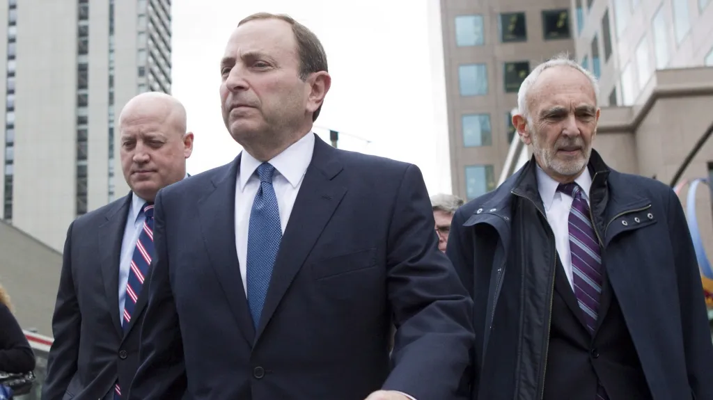 Komisionář NHL Gary Bettman opouští jednání