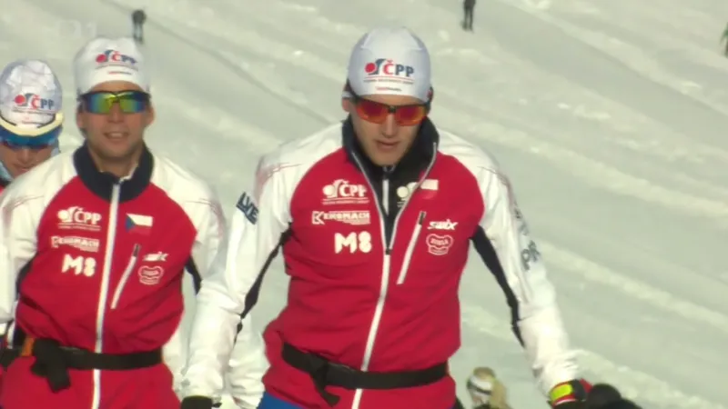 Běžci na lyžích trénují na ledovci Dachstein