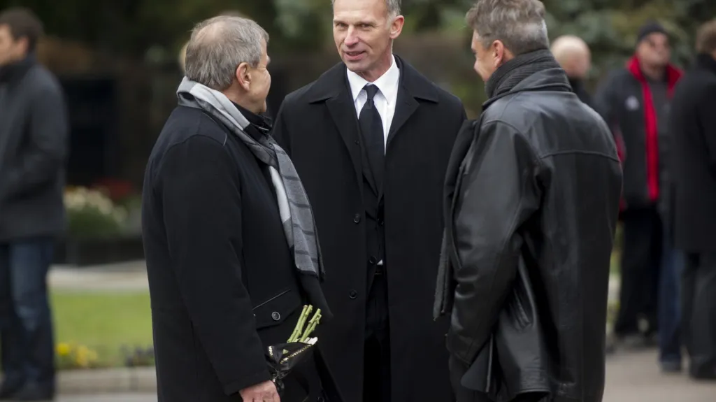 Dominik Hašek na pohřbu Zbyňka Kusého