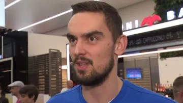 Basketbalisté se vrátili z MS do Česka a děkovali fanouškům